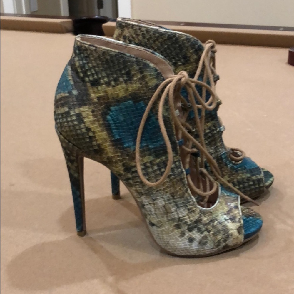 Zigi Soho Snakeskin Booties Size 7 NEW NEVER WORN